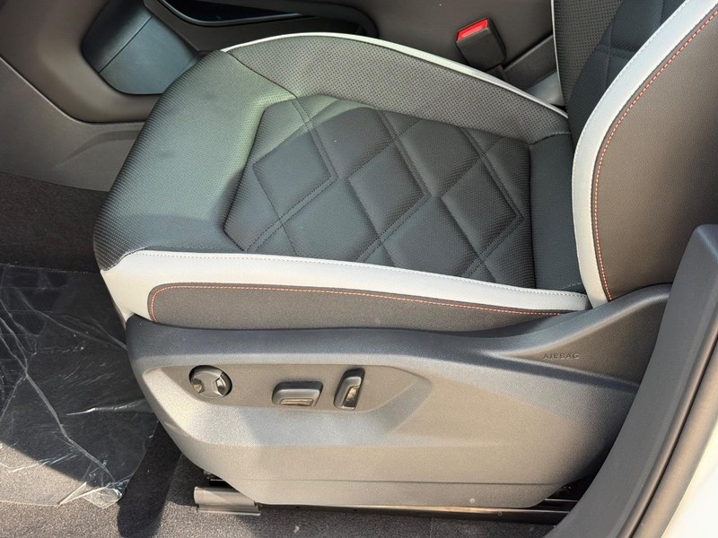 Volkswagen Atlas Vehicle Full-screen Gallery Image 16