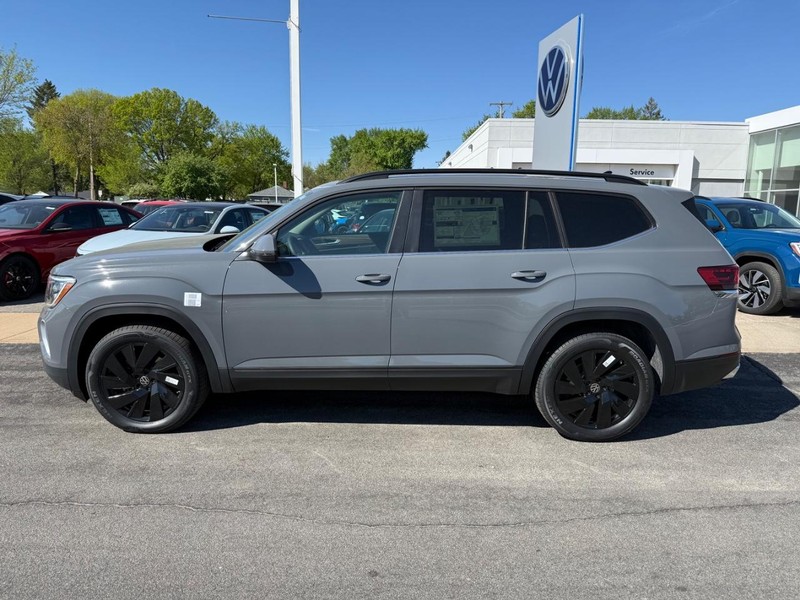 Volkswagen Atlas Vehicle Full-screen Gallery Image 2