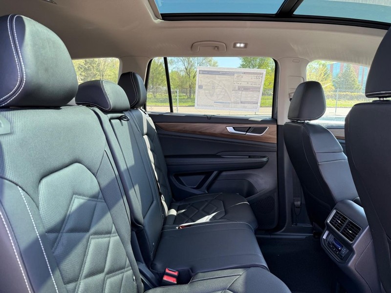 Volkswagen Atlas Vehicle Full-screen Gallery Image 5