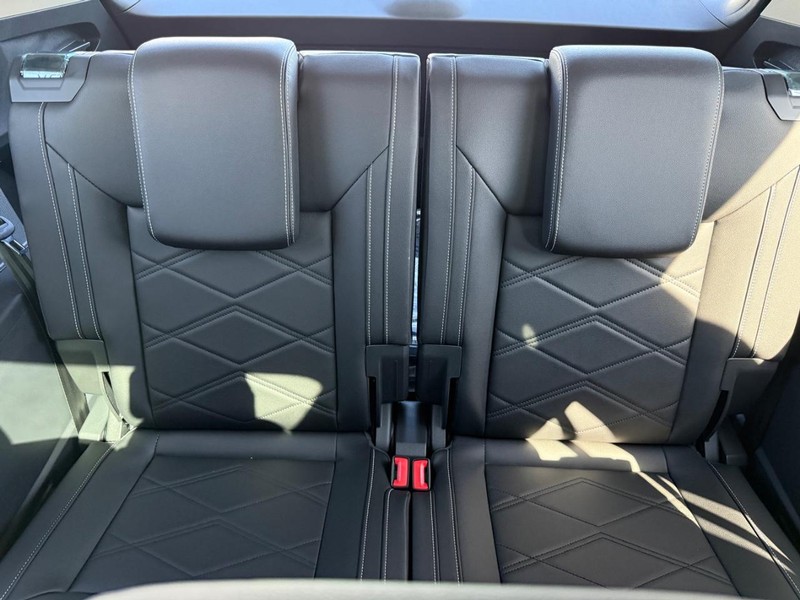 Volkswagen Atlas Vehicle Full-screen Gallery Image 6