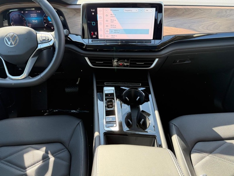 Volkswagen Atlas Vehicle Full-screen Gallery Image 7