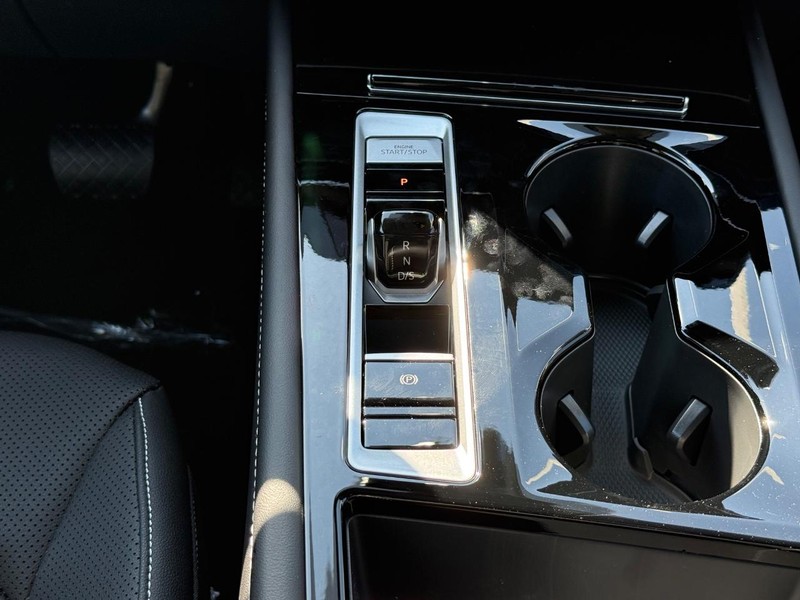 Volkswagen Atlas Vehicle Full-screen Gallery Image 9