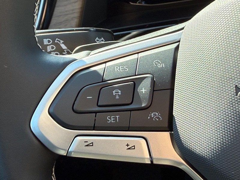 Volkswagen Atlas Vehicle Full-screen Gallery Image 12