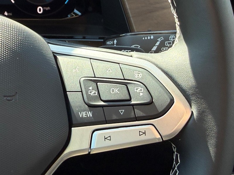 Volkswagen Atlas Vehicle Full-screen Gallery Image 13