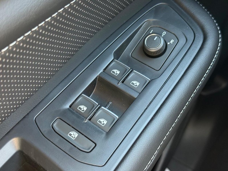 Volkswagen Atlas Vehicle Full-screen Gallery Image 16