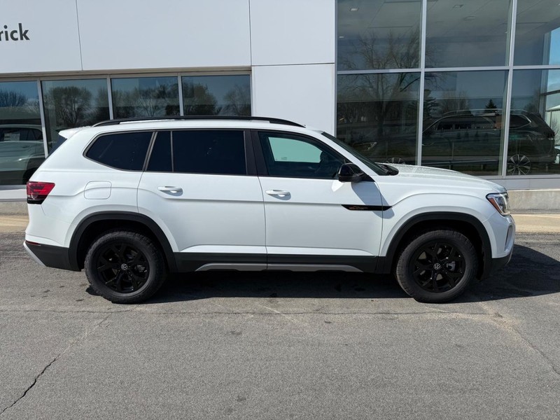 Volkswagen Atlas Vehicle Full-screen Gallery Image 2