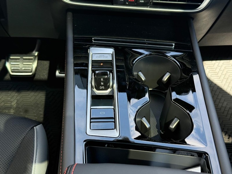 Volkswagen Atlas Vehicle Full-screen Gallery Image 8