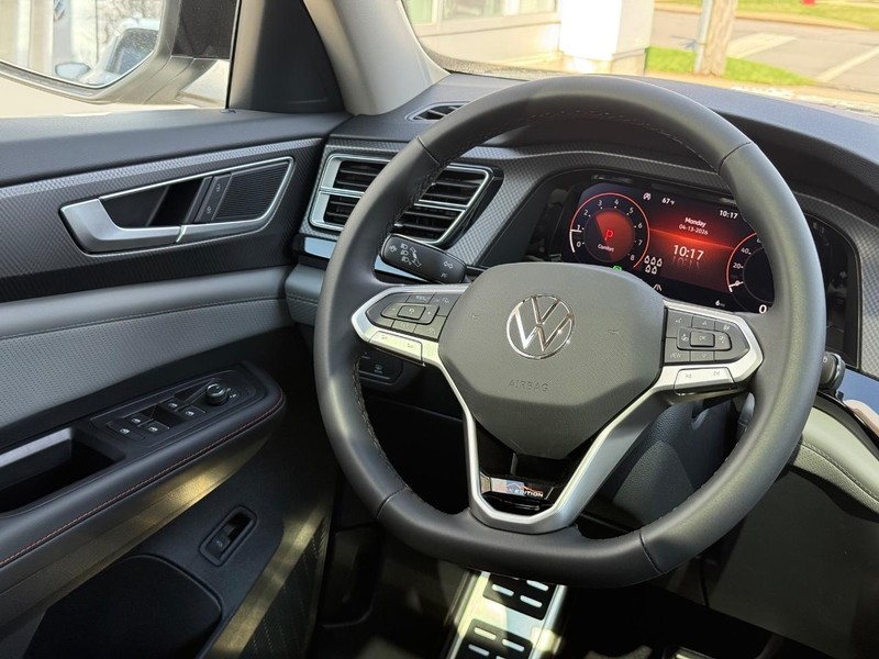 Volkswagen Atlas Vehicle Full-screen Gallery Image 9