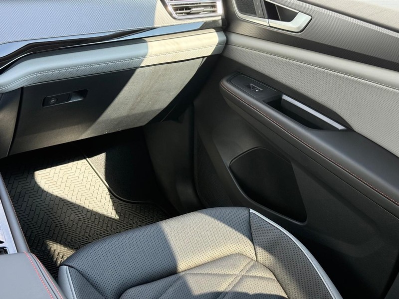 Volkswagen Atlas Vehicle Full-screen Gallery Image 10