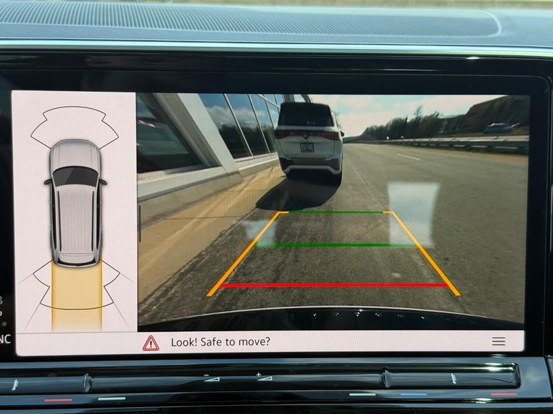 Volkswagen Atlas Vehicle Full-screen Gallery Image 13
