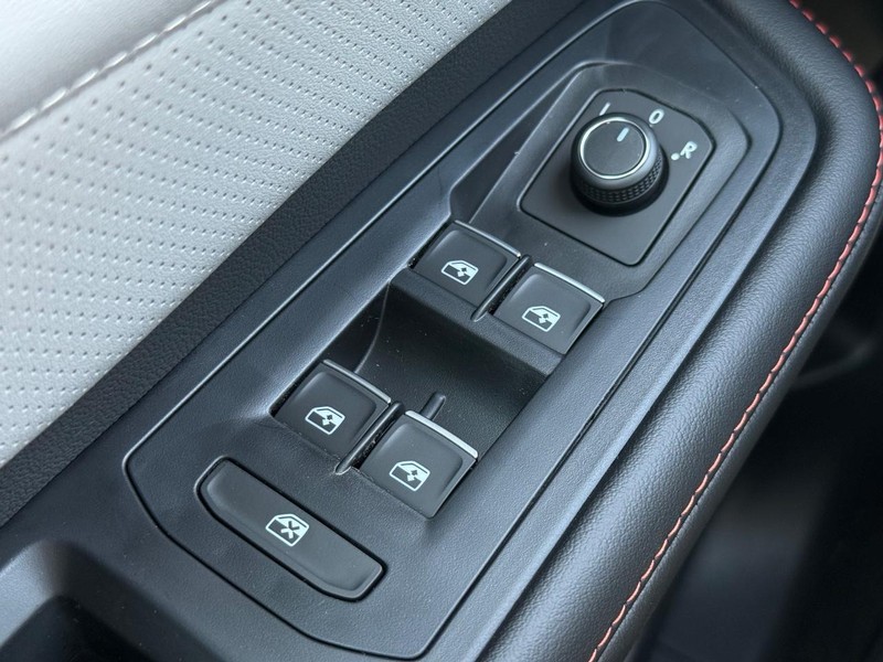 Volkswagen Atlas Vehicle Full-screen Gallery Image 15