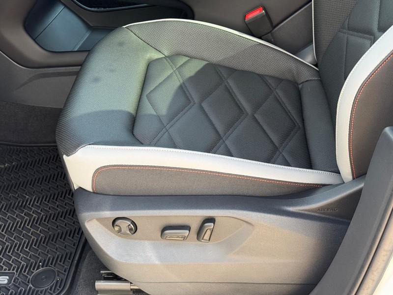 Volkswagen Atlas Vehicle Full-screen Gallery Image 16