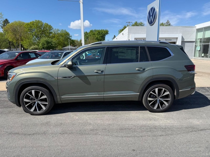 Volkswagen Atlas Vehicle Full-screen Gallery Image 2