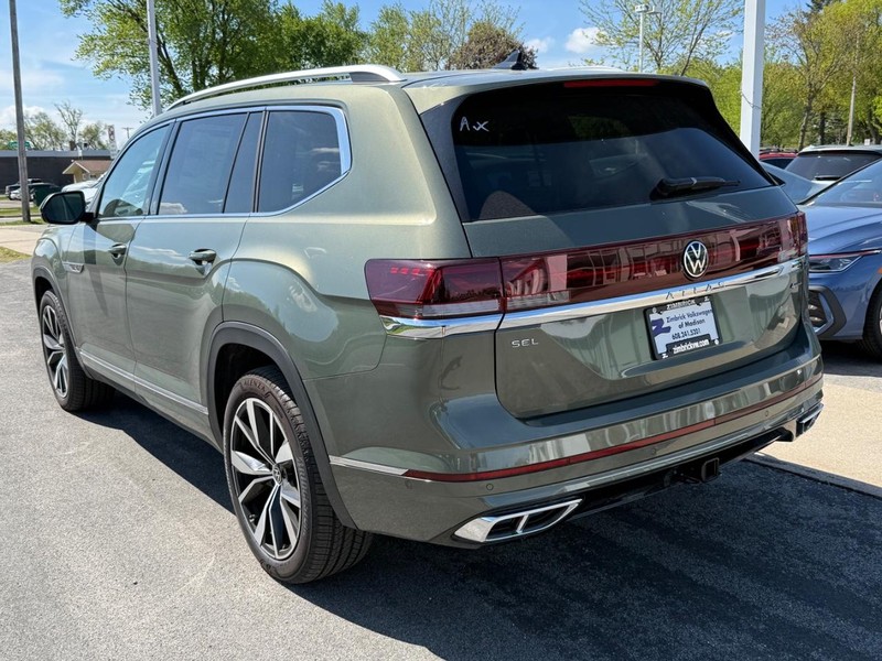Volkswagen Atlas Vehicle Full-screen Gallery Image 3