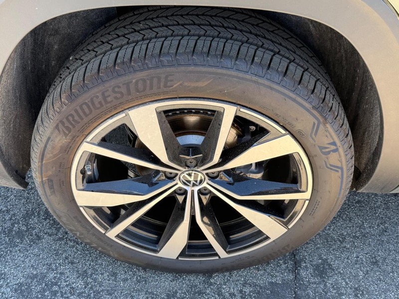 Volkswagen Atlas Vehicle Full-screen Gallery Image 4