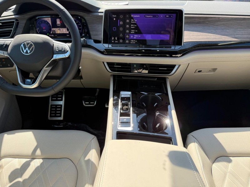 Volkswagen Atlas Vehicle Full-screen Gallery Image 6