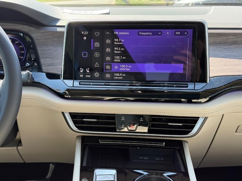 Volkswagen Atlas Vehicle Full-screen Gallery Image 7