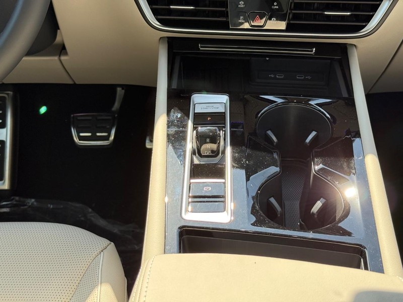 Volkswagen Atlas Vehicle Full-screen Gallery Image 8