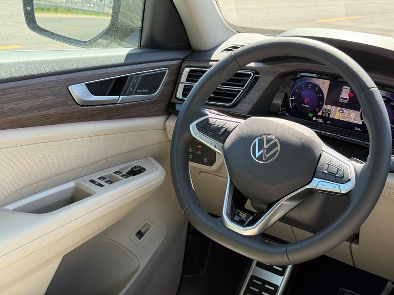 Volkswagen Atlas Vehicle Full-screen Gallery Image 9
