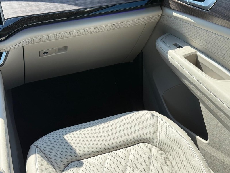 Volkswagen Atlas Vehicle Full-screen Gallery Image 10