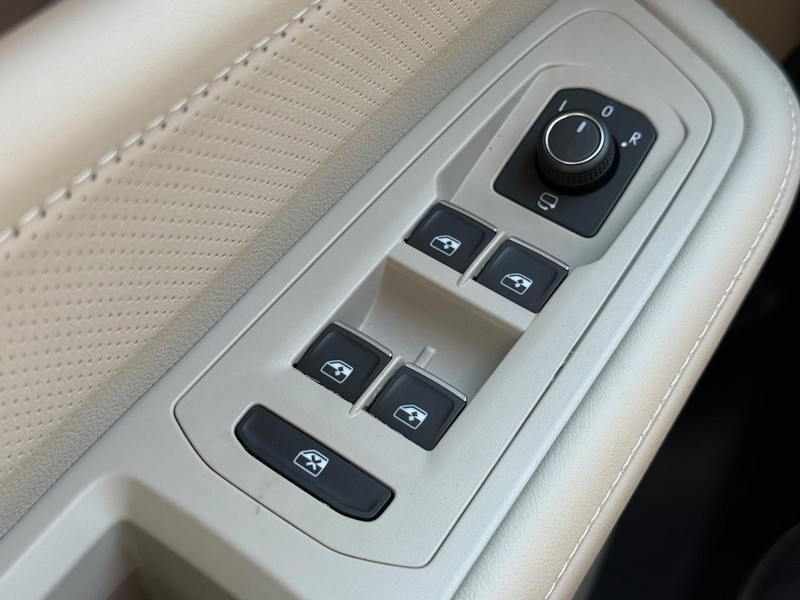 Volkswagen Atlas Vehicle Full-screen Gallery Image 15