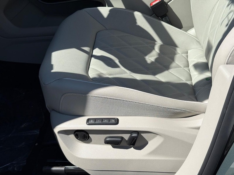 Volkswagen Atlas Vehicle Full-screen Gallery Image 16