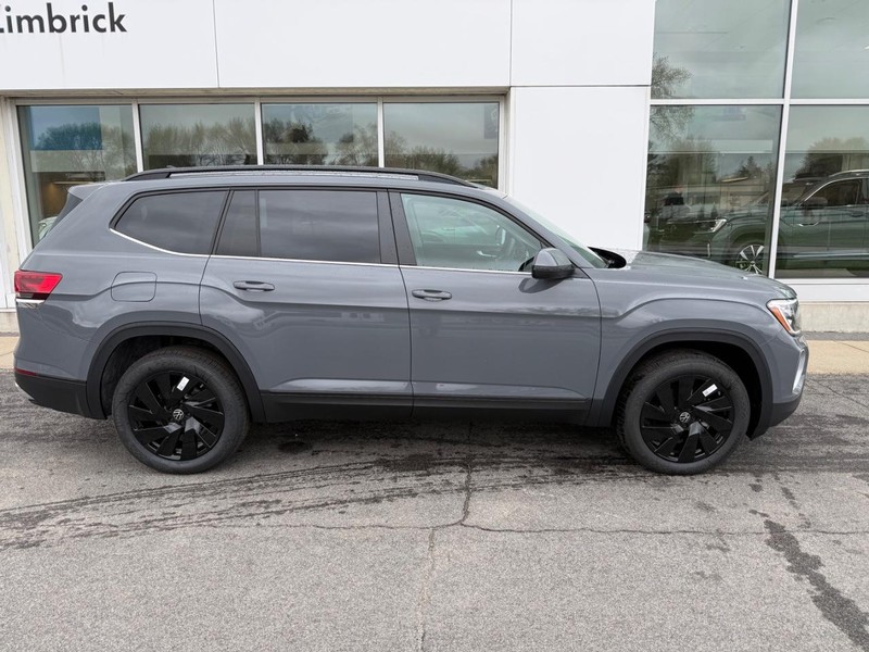 Volkswagen Atlas Vehicle Full-screen Gallery Image 2
