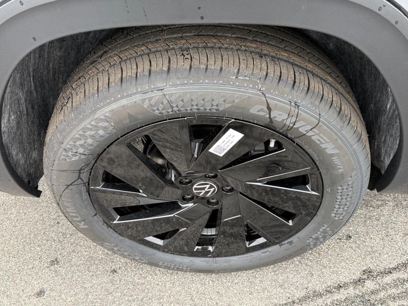 Volkswagen Atlas Vehicle Full-screen Gallery Image 4