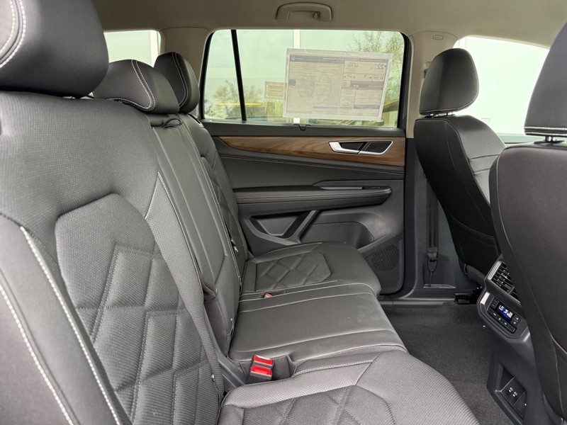 Volkswagen Atlas Vehicle Full-screen Gallery Image 5