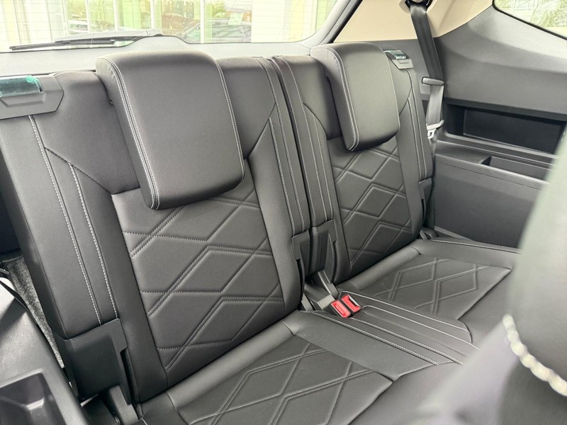 Volkswagen Atlas Vehicle Full-screen Gallery Image 6