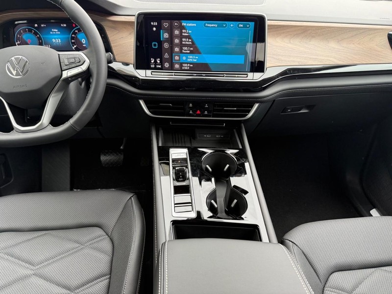 Volkswagen Atlas Vehicle Full-screen Gallery Image 7