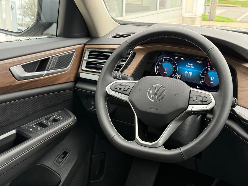 Volkswagen Atlas Vehicle Full-screen Gallery Image 10