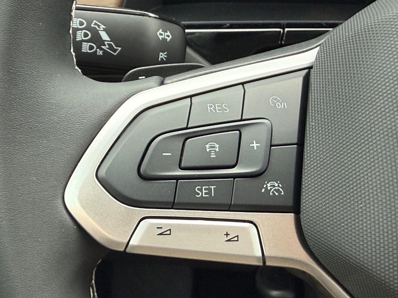 Volkswagen Atlas Vehicle Full-screen Gallery Image 12