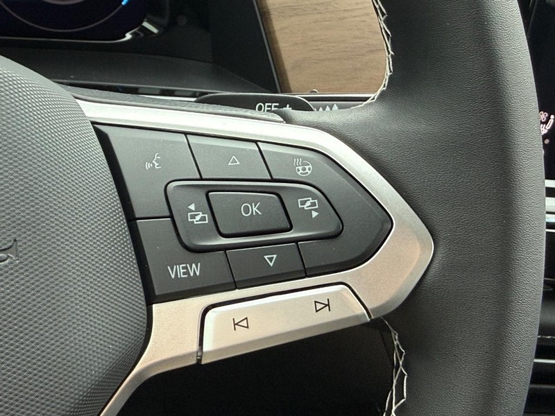 Volkswagen Atlas Vehicle Full-screen Gallery Image 13