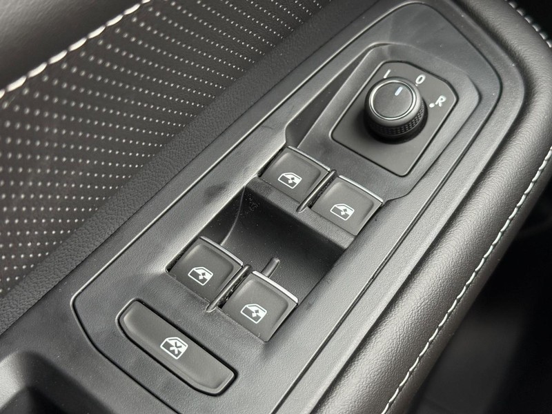 Volkswagen Atlas Vehicle Full-screen Gallery Image 16