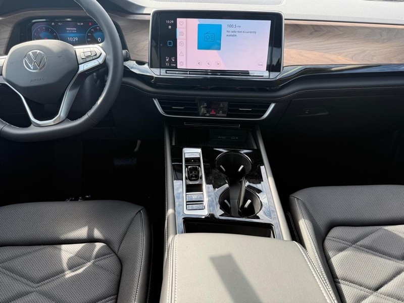 Volkswagen Atlas Vehicle Full-screen Gallery Image 6