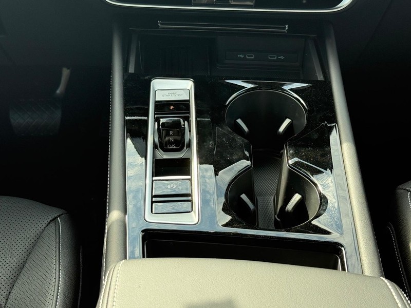 Volkswagen Atlas Vehicle Full-screen Gallery Image 8