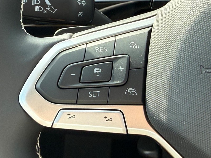 Volkswagen Atlas Vehicle Full-screen Gallery Image 11