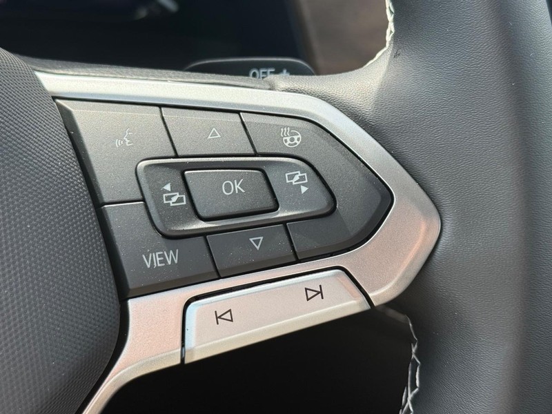 Volkswagen Atlas Vehicle Full-screen Gallery Image 12