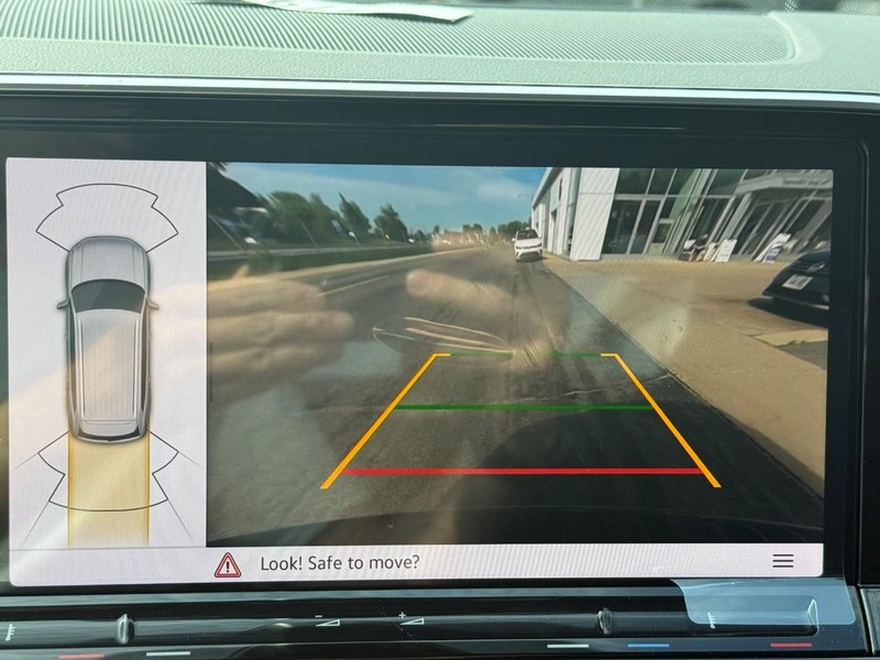 Volkswagen Atlas Vehicle Full-screen Gallery Image 13