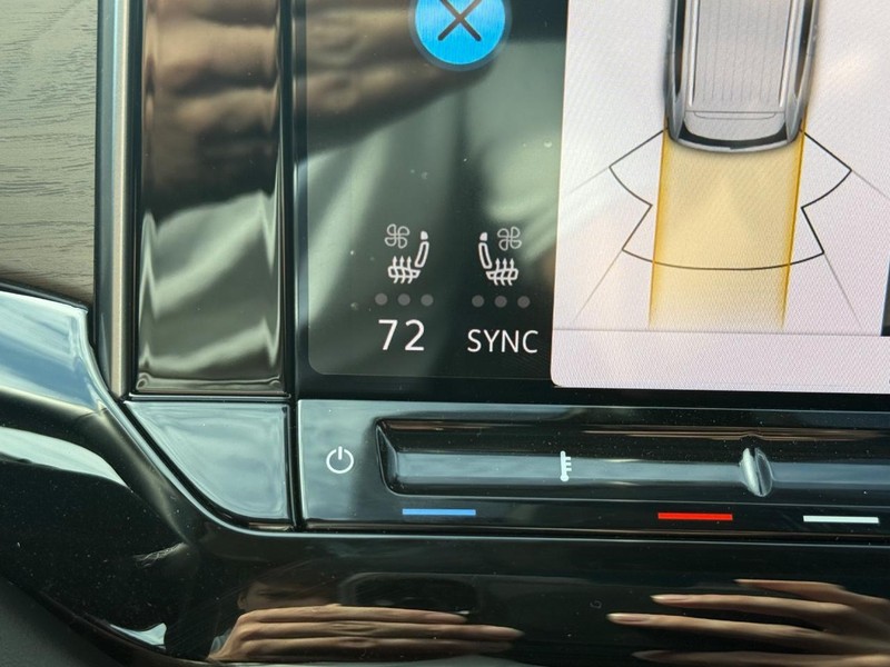 Volkswagen Atlas Vehicle Full-screen Gallery Image 14