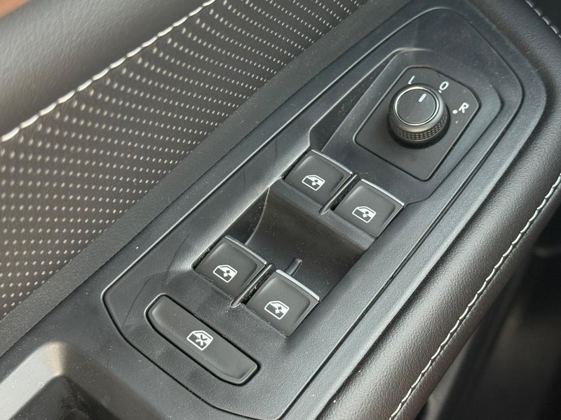 Volkswagen Atlas Vehicle Full-screen Gallery Image 15