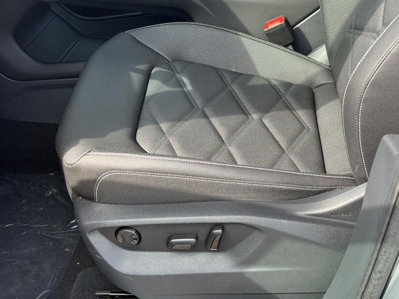 Volkswagen Atlas Vehicle Full-screen Gallery Image 16