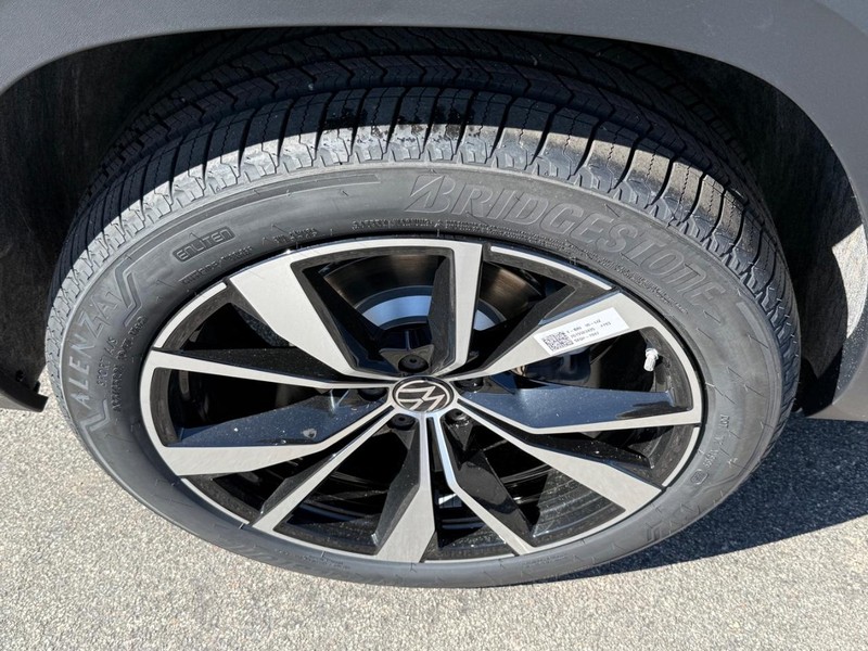 Volkswagen Atlas Vehicle Full-screen Gallery Image 4