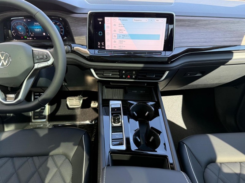 Volkswagen Atlas Vehicle Full-screen Gallery Image 6