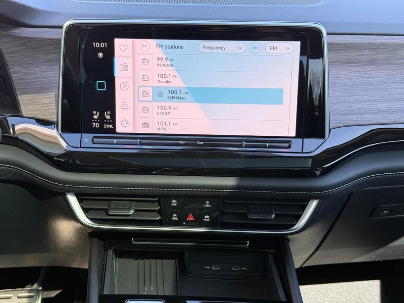 Volkswagen Atlas Vehicle Full-screen Gallery Image 7