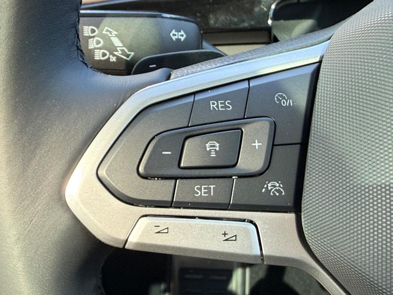 Volkswagen Atlas Vehicle Full-screen Gallery Image 11
