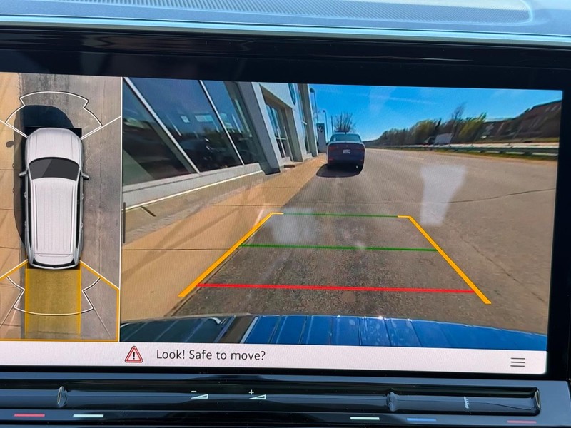 Volkswagen Atlas Vehicle Full-screen Gallery Image 13
