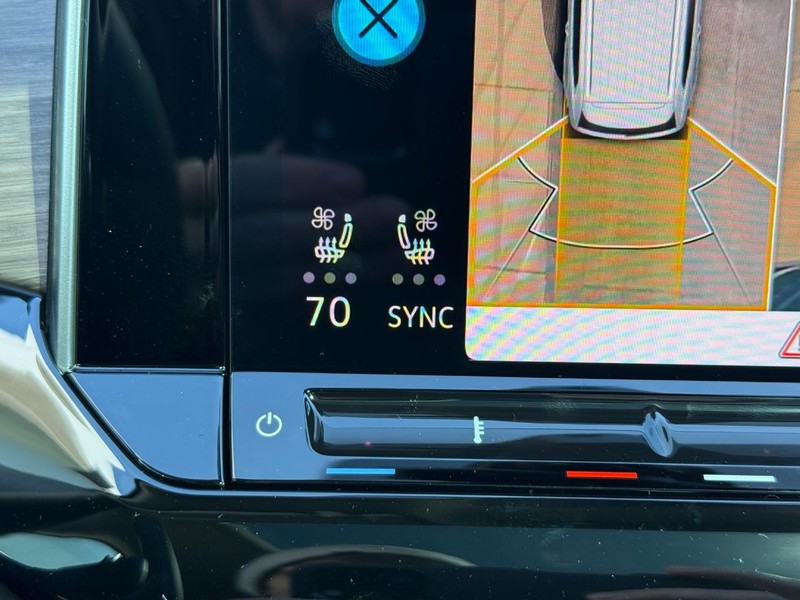 Volkswagen Atlas Vehicle Full-screen Gallery Image 14