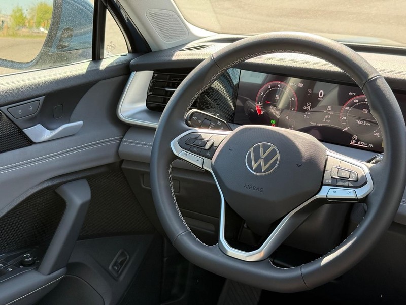 Volkswagen Tiguan Vehicle Full-screen Gallery Image 7